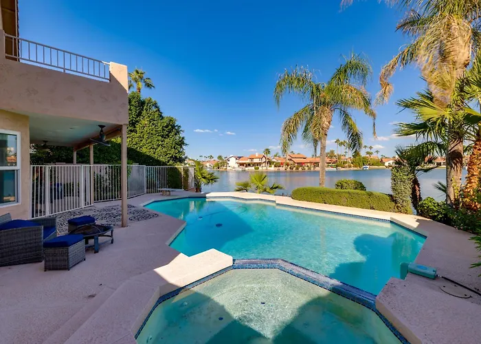 Holiday home Lakefront Living! Huge W/ Pool Table