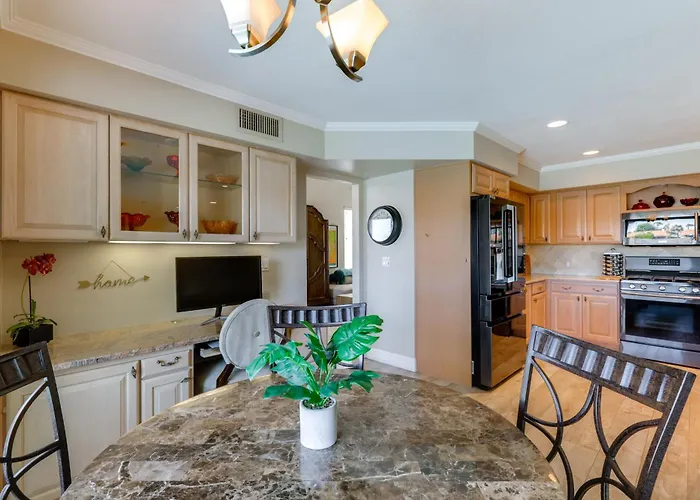 Holiday home Lakefront Living! Huge W/ Pool Table *