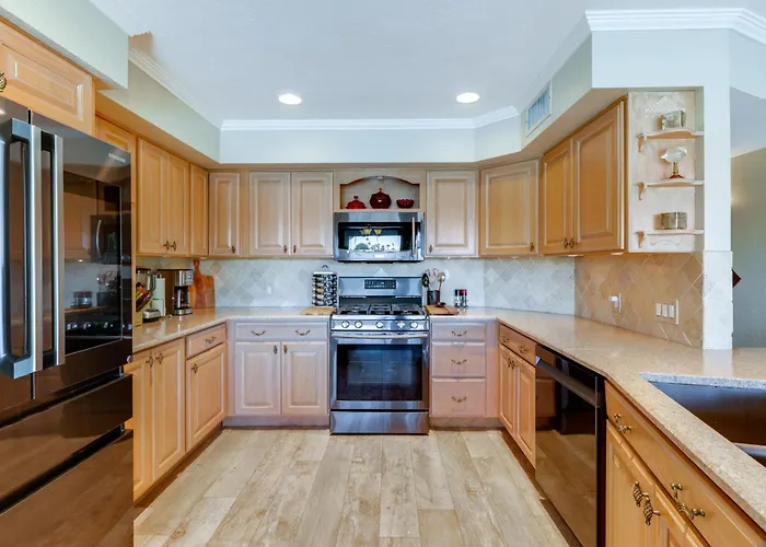 Holiday home Lakefront Living! Huge W/ Pool Table *