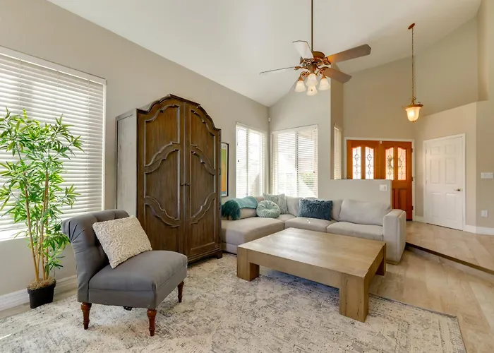 Lakefront Living! Huge W/ Pool Table Holiday home Phoenix