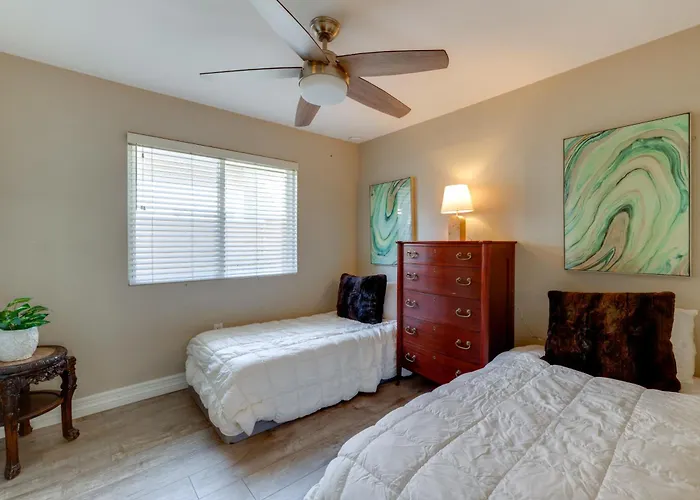 Lakefront Living! Huge W/ Pool Table * Phoenix