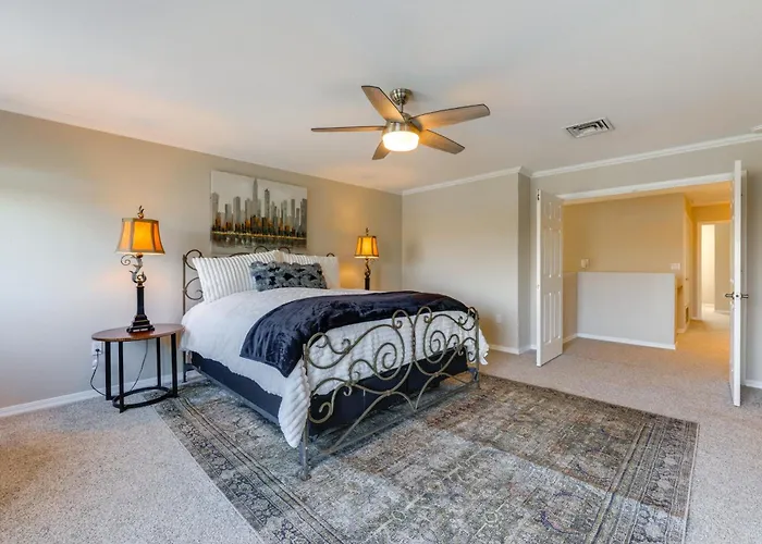 Holiday home Lakefront Living! Huge W/ Pool Table Phoenix