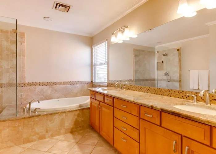 Lakefront Living! Huge W/ Pool Table Holiday home Phoenix