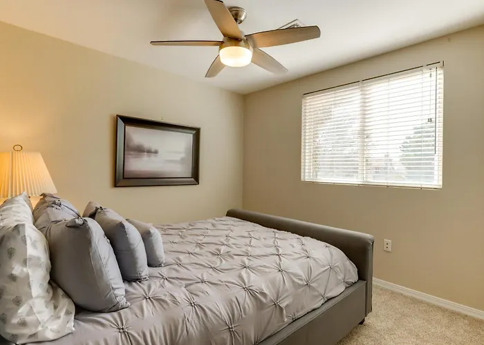 Lakefront Living! Huge W/ Pool Table Holiday home Phoenix