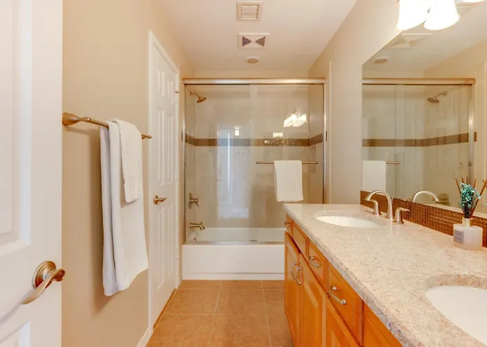 Holiday home Lakefront Living! Huge W/ Pool Table