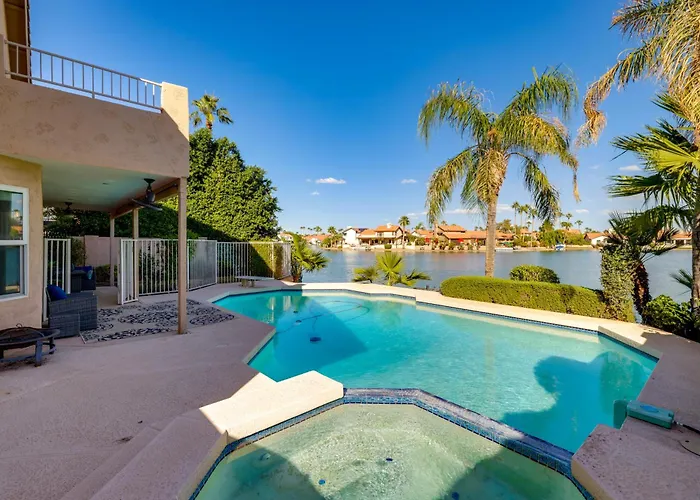 Holiday home Lakefront Living! Huge W/ Pool Table